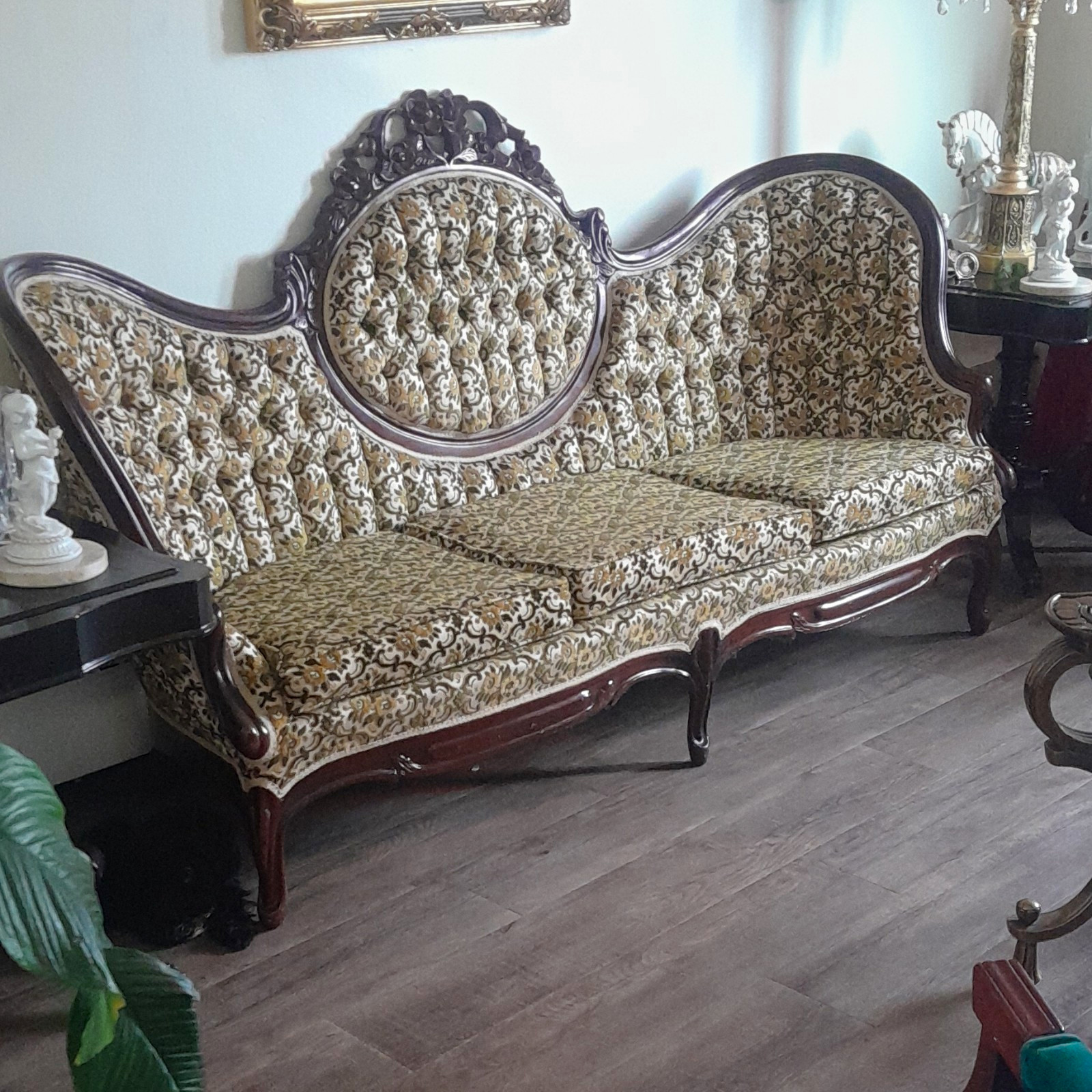 Antique Victorian Tufted Floral Upholstered Sofa Carved Wood 68x55x30 Antique Victorian Tufted Floral Upholstered Sofa Carved Wood 68x55x30