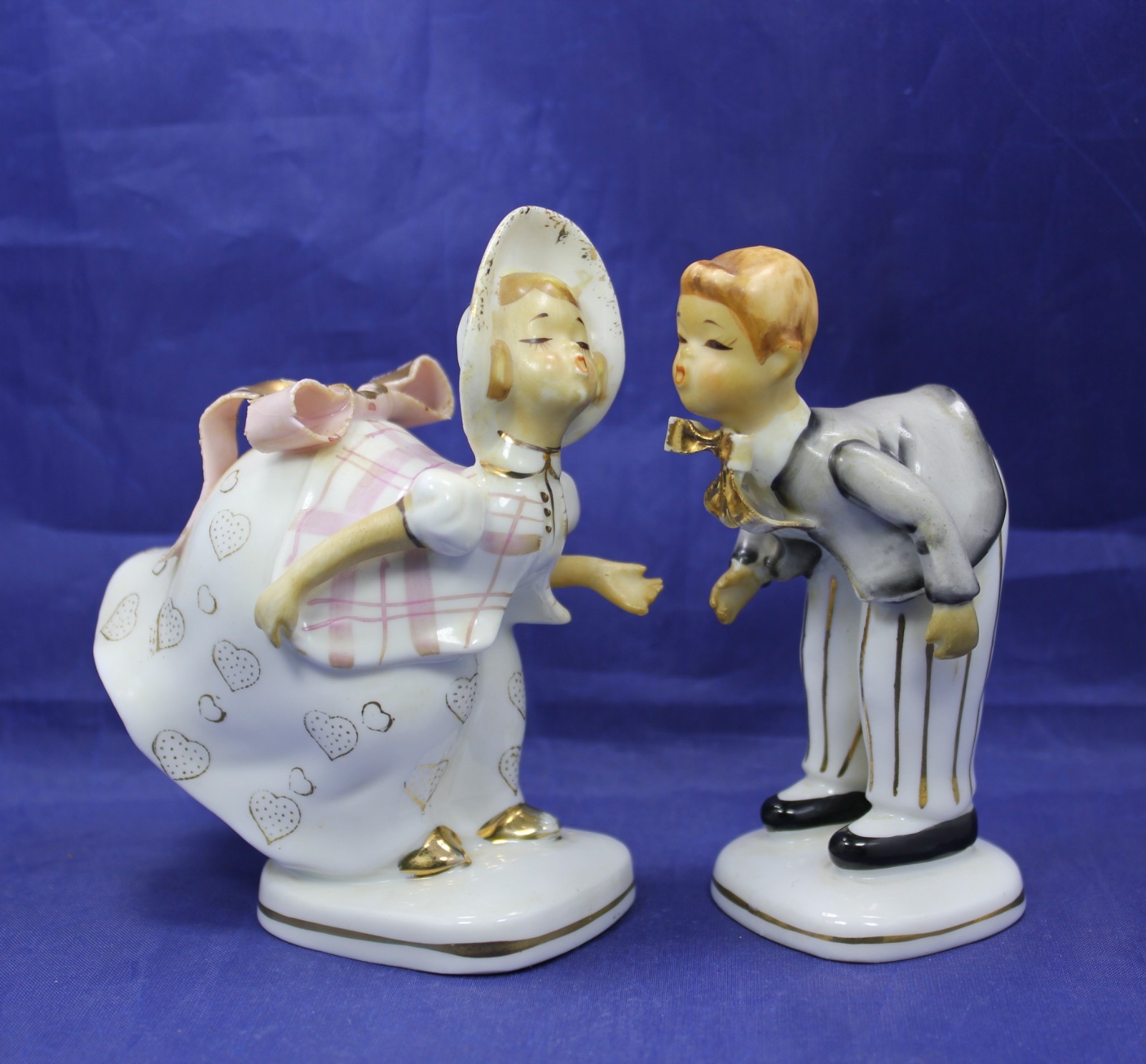 Vintage Geo Z Lefton Bloomer Girl Kissing Couple Figurines. KW10530 Hand Painted