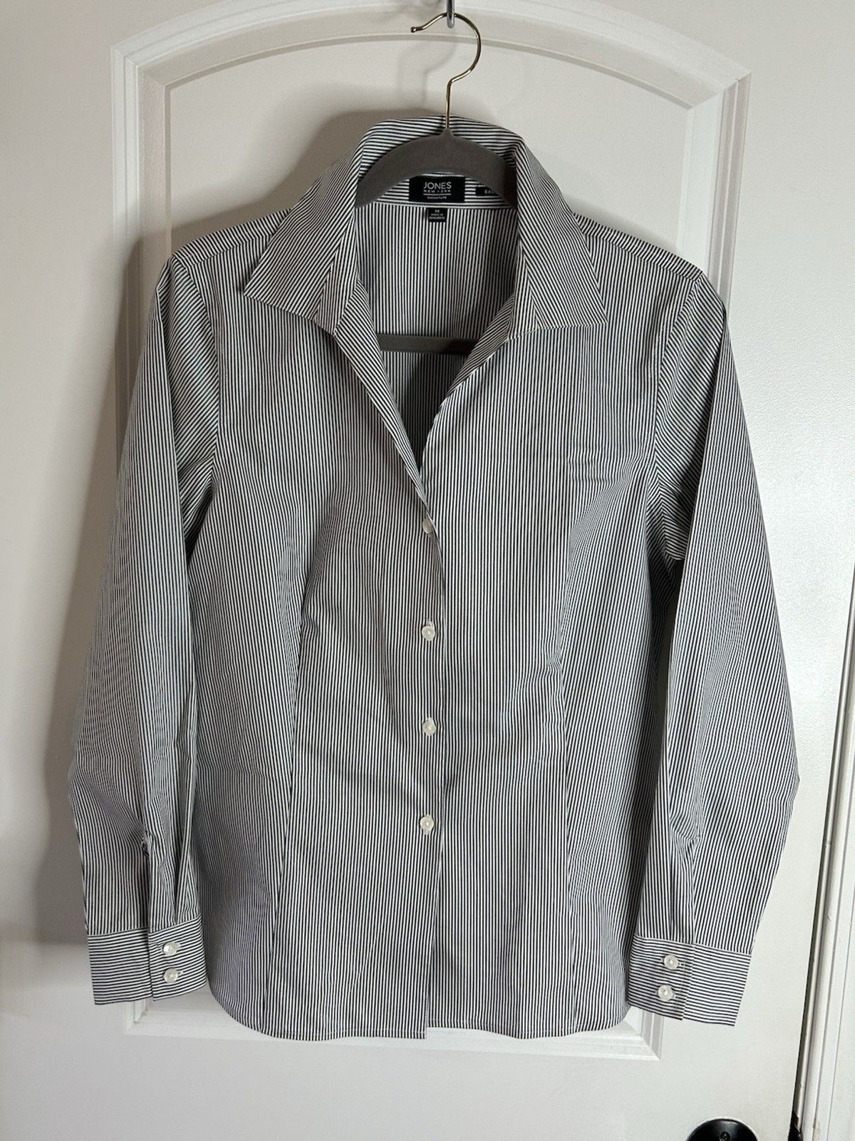 Jones New York Size M Gray Striped Signature Shirt Button Down LS 100% Cotton