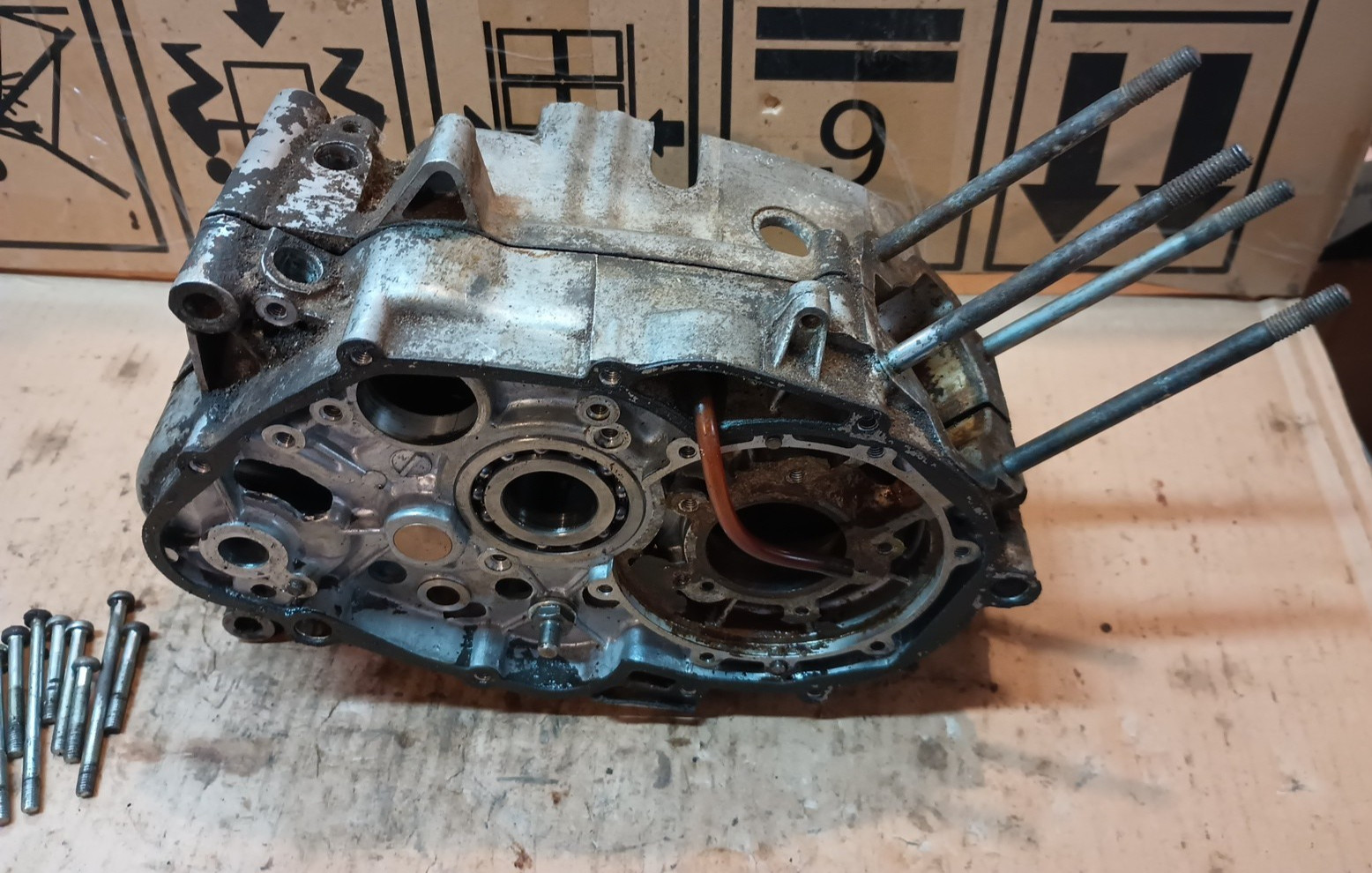 1970-1973 Suzuki TC90 crankcase bottom end engine right left case set block 1970-1973 Suzuki TC90 crankcase bottom end engine right left case set block