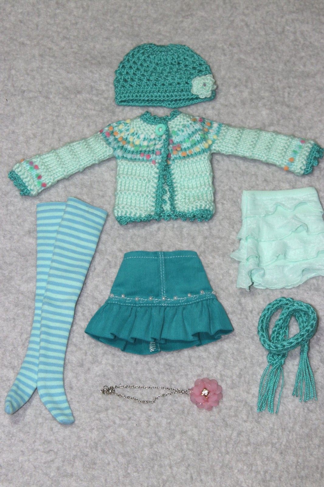 7-PC. OUTFIT for 17-18\