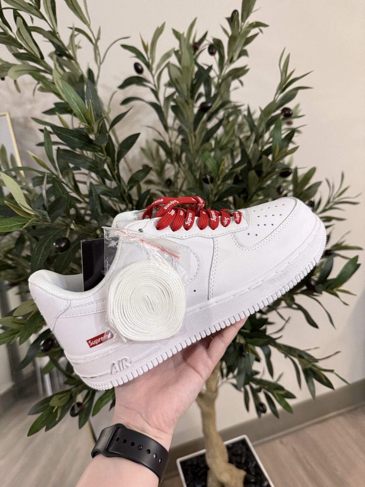 Nike Supreme Air Force 1 White Men\'s Size 8.5 Nike Supreme Air Force 1 White Men\'s Size 8.5