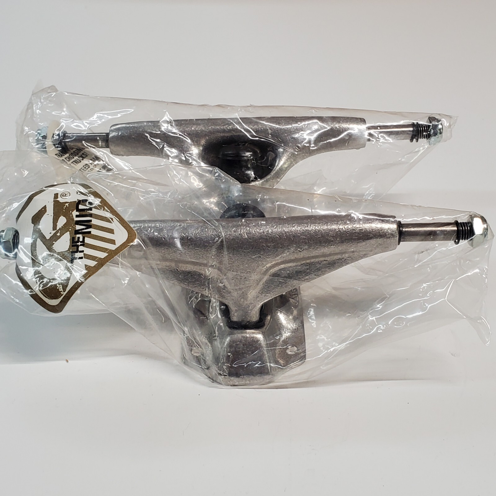 Grind King G6 Vintage 5.0 Mid Skateboard Trucks Silver Pair NOS Grind King G6 Vintage 5.0 Mid Skateboard Trucks Silver Pair NOS