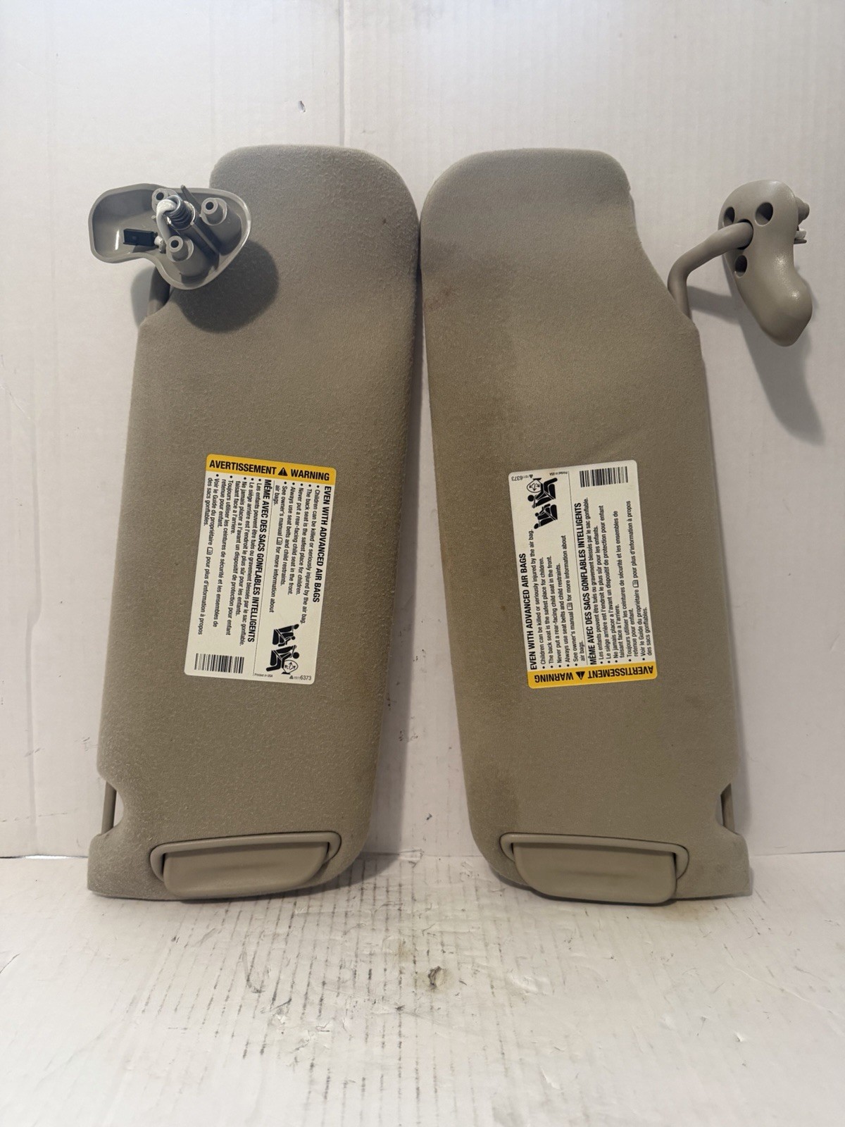 03-06 TAHOE SUBURBAN AVALANCHE SUN VISORS SUNVISORS PAIR LEFT & RIGHT TAN 03-06 TAHOE SUBURBAN AVALANCHE SUN VISORS SUNVISORS PAIR LEFT & RIGHT TAN
