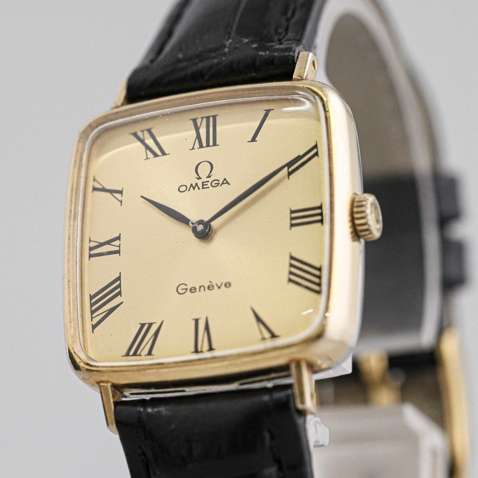 *NEAR MINT* Vintage OMEGA Geneve Cal.625 Hand Winding Gold Roman Dial 27mm Men's