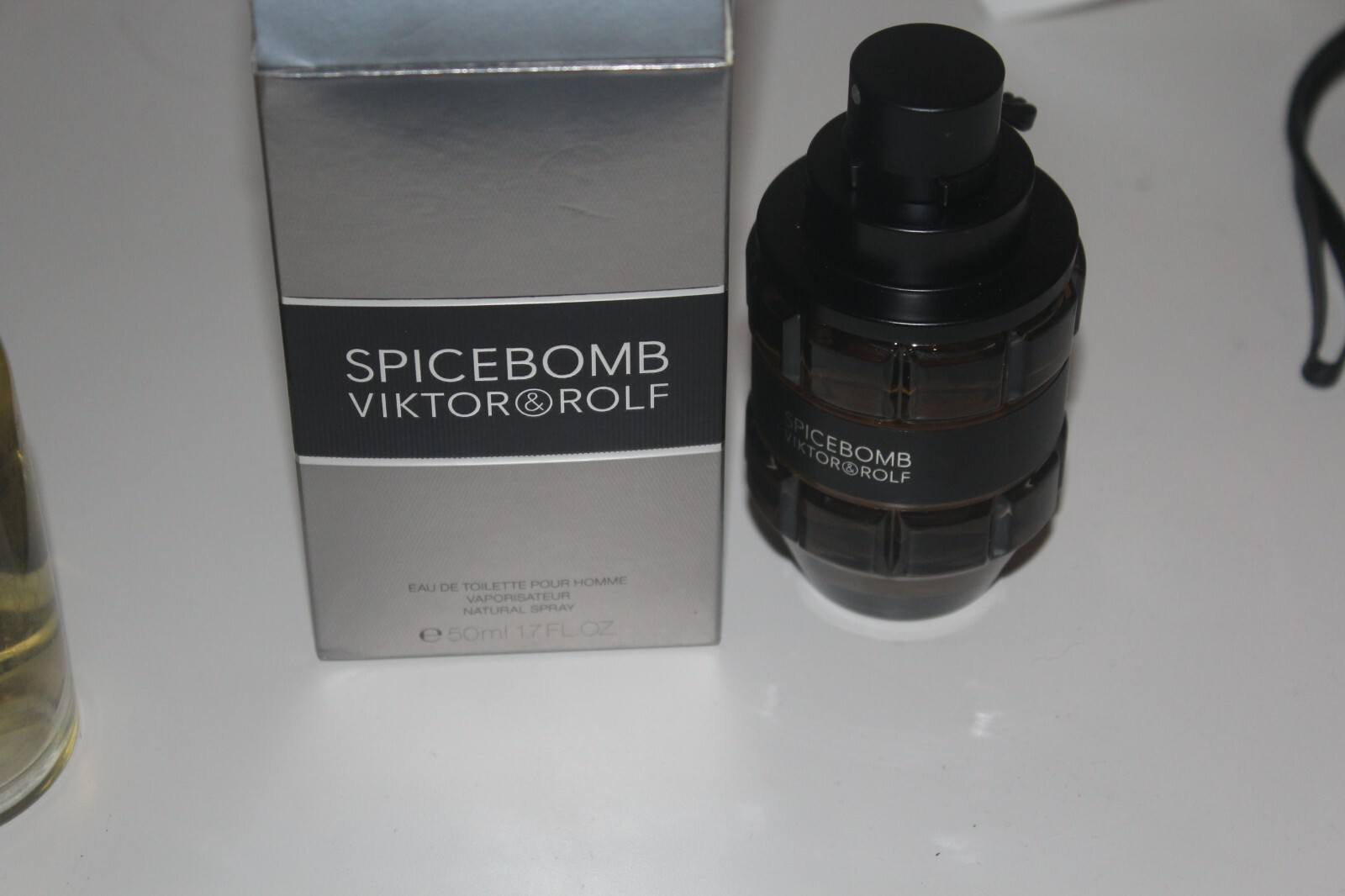 Viktor & Rolf Spicebomb vintage 2012 38J802 50ml 1.7 oz. First formula Viktor & Rolf Spicebomb vintage 2012 38J802 50ml 1.7 oz. First formula