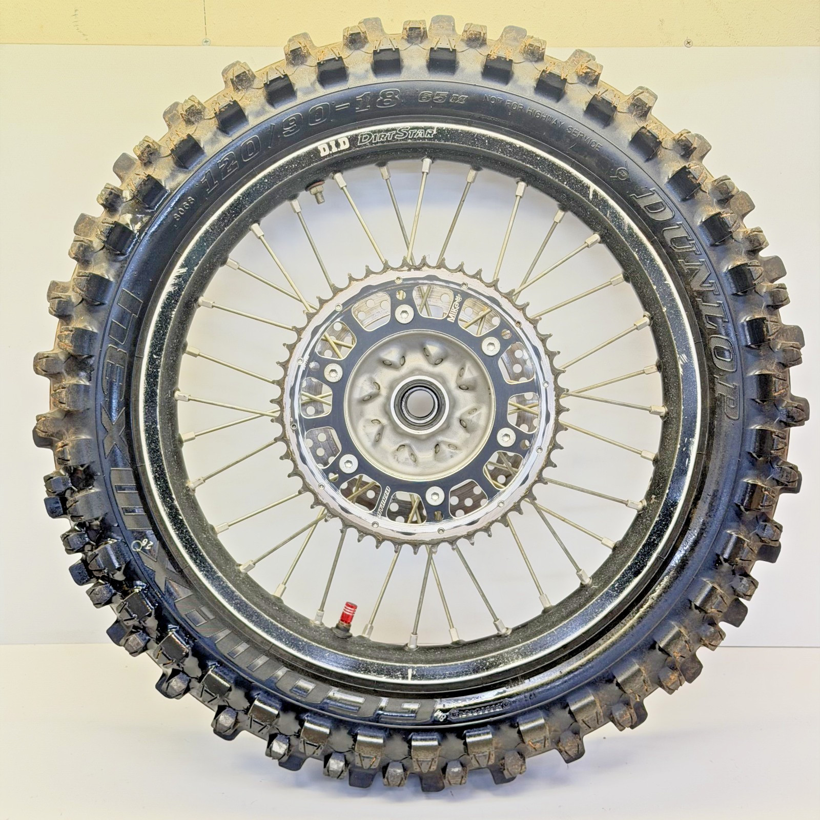 18-21 Honda CRF250r OEM REAR WHEEL DID DIRT STAR 18 INCH (SMALL BEND SEE PHOTOS) 18-21 Honda CRF250r OEM REAR WHEEL DID DIRT STAR 18 INCH (SMALL BEND SEE PHOTOS)