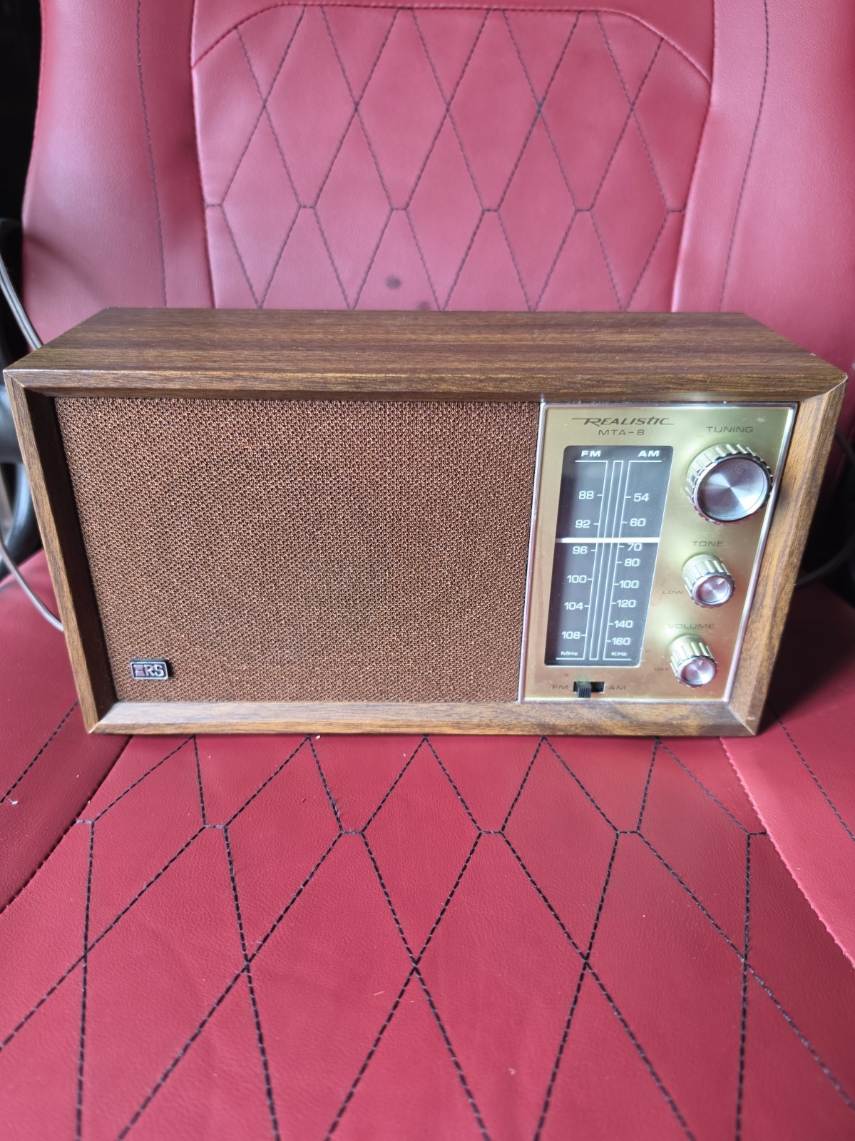 Vintage Realistic MTA-12 693 AM/FM Tabletop Radio Wood Veneer Vintage Realistic MTA-12 693 AM/FM Tabletop Radio Wood Veneer