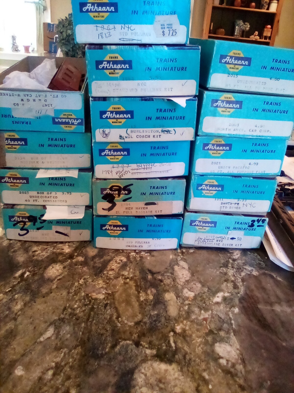 Attention Model Railroaders-- Athearn Collection. HO Attention Model Railroaders-- Athearn Collection. HO