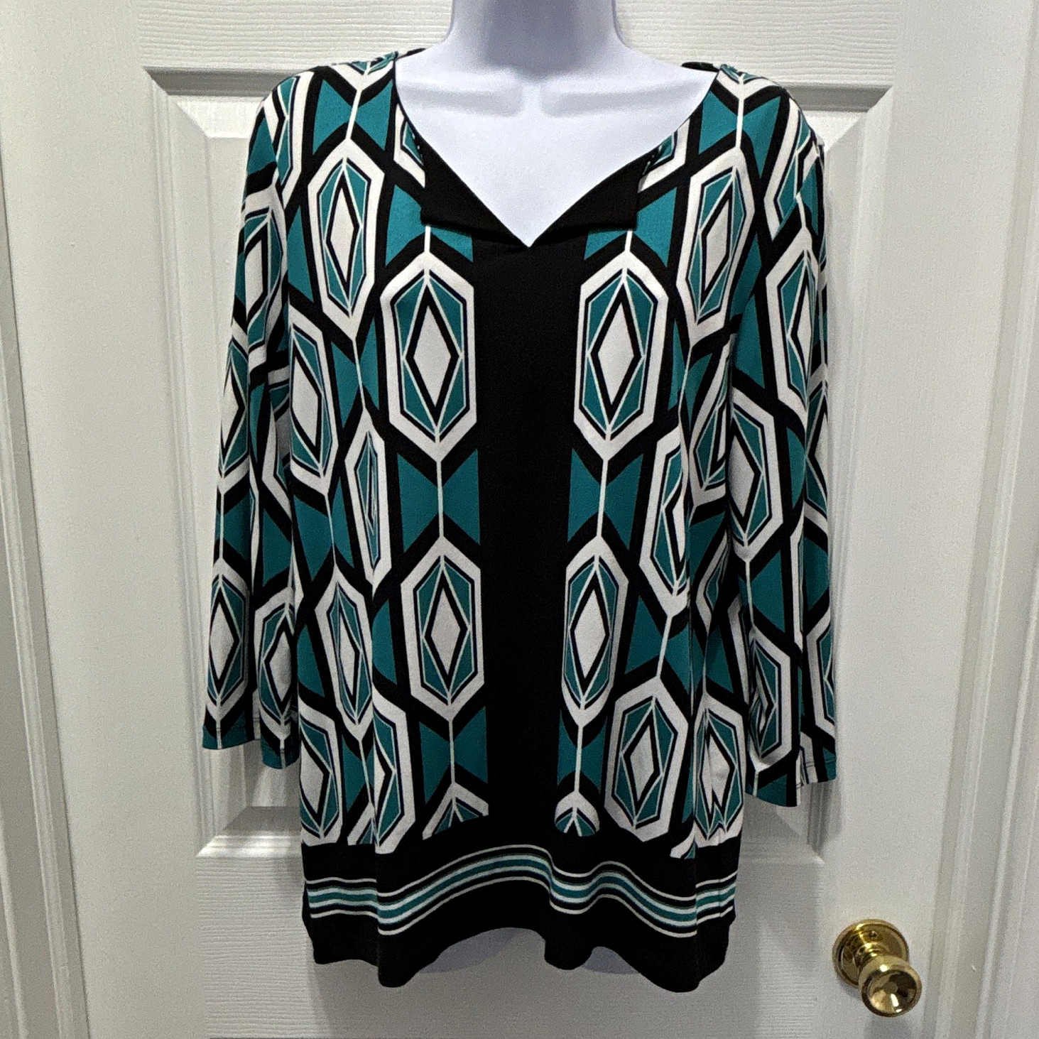 Women’s Susan Graver Black/Teal/White Geometric V-Neck 3/4 Sleeve Knit Top S Women’s Susan Graver Black/Teal/White Geometric V-Neck 3/4 Sleeve Knit Top S