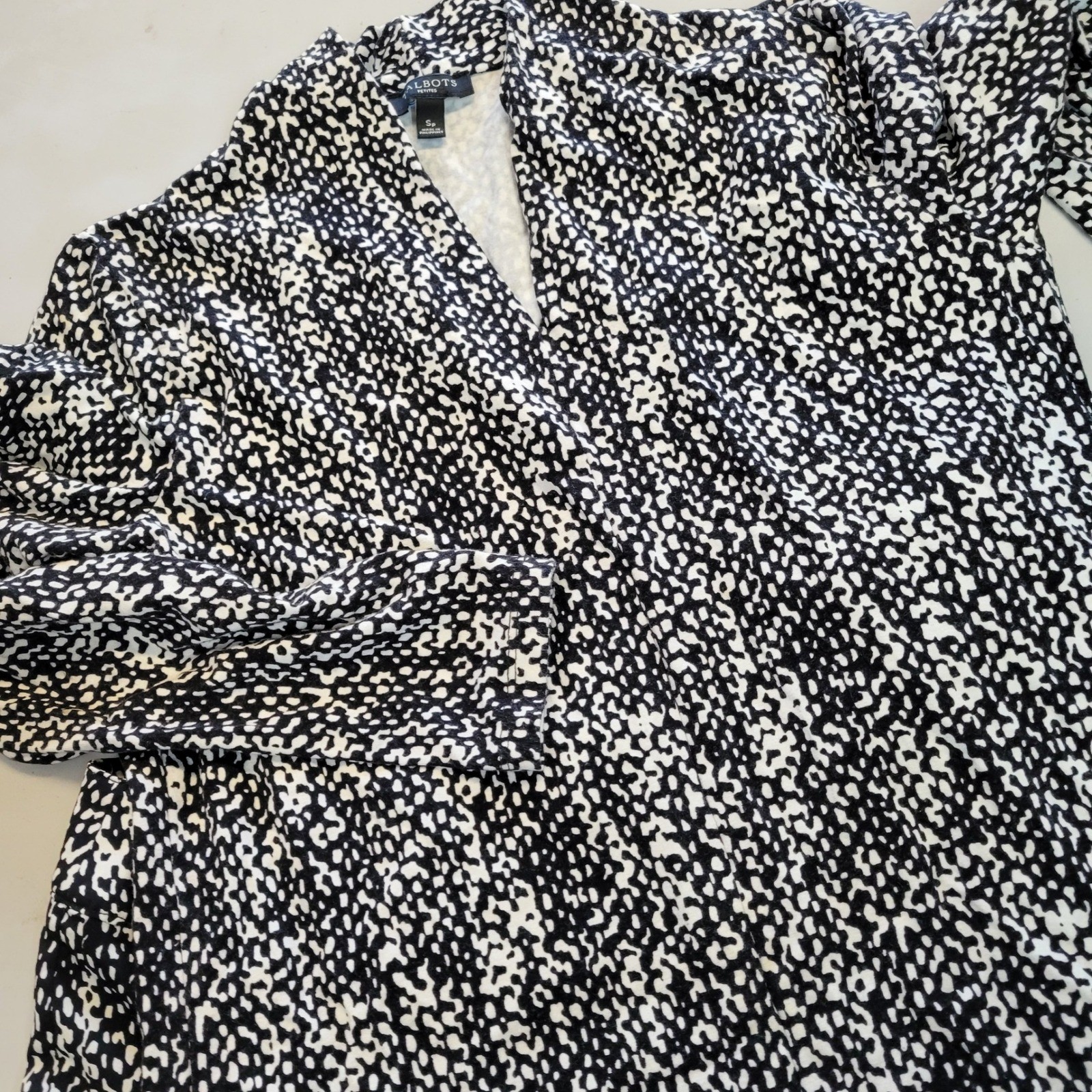 Talbots Petites Black White Abstract Print Top and Pleated Skirt Set SP 6P