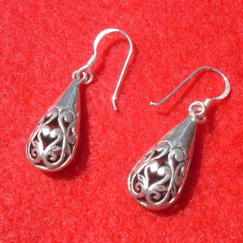 Handcrafted Sterling Silver Vintage Style Earrings Handcrafted Sterling Silver Vintage Style Earrings