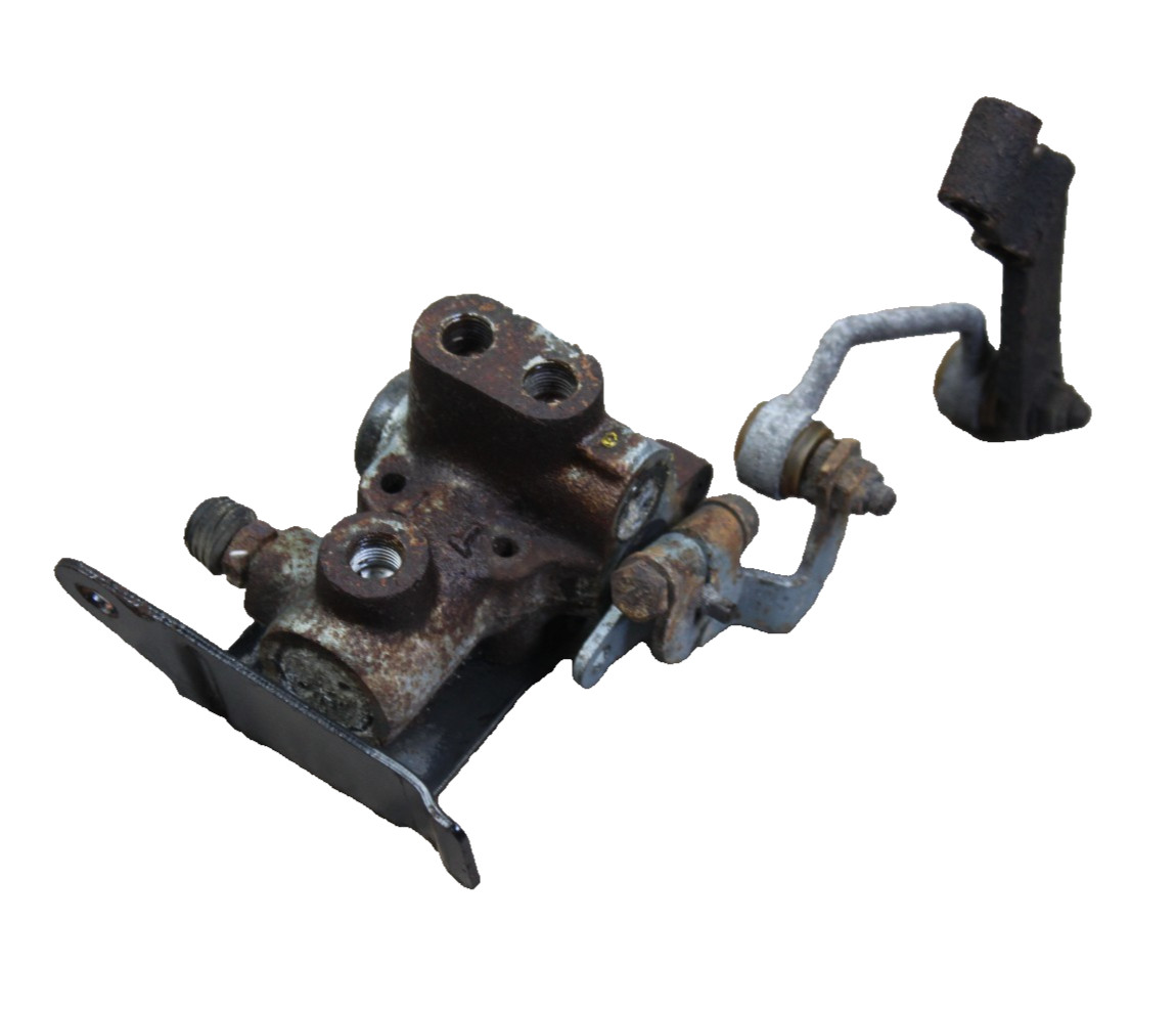95-01 BMW E38 750IL 740I REAR SELF LEVELING SUSPENSION REGULATING VALVE