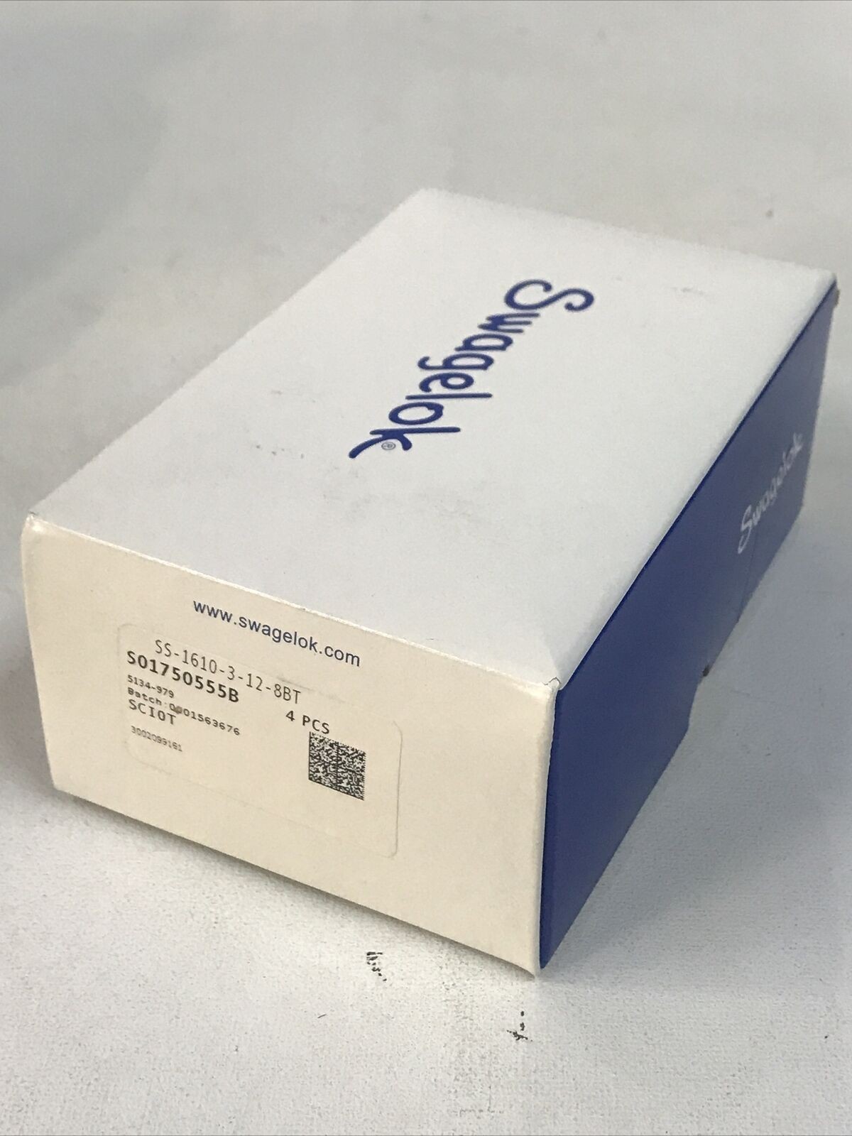 *SEALED BOX OF 4* SWAGELOK SS-1610-3-12-8 BT Bore Through Tee Fitting S01750555B