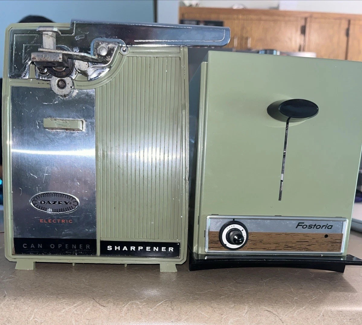 Vintage Avocado Greenie Century Dazey Can Opener Fostoria Toaster Lot Of 2 Green Vintage Avocado Greenie Century Dazey Can Opener Fostoria Toaster Lot Of 2 Green