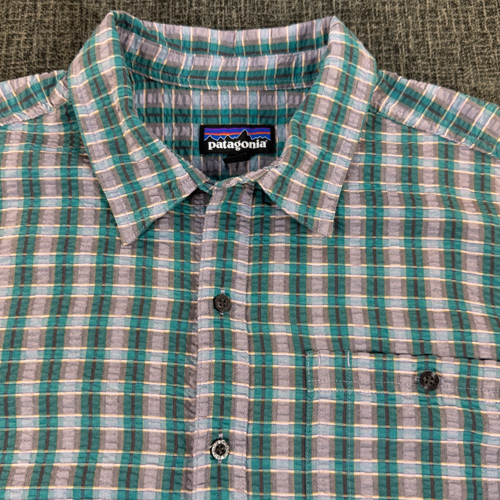 Patagonia Men\'s Short Sleeve Puckerware Plaid Shirt - Size L Excellent Condition