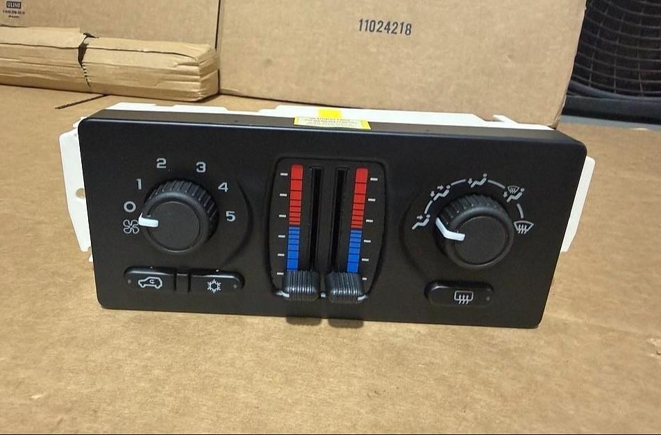 03-06 Silverado Sierra Heater A/C Climate Control RED LED 03-06 Silverado Sierra Heater A/C Climate Control RED LED