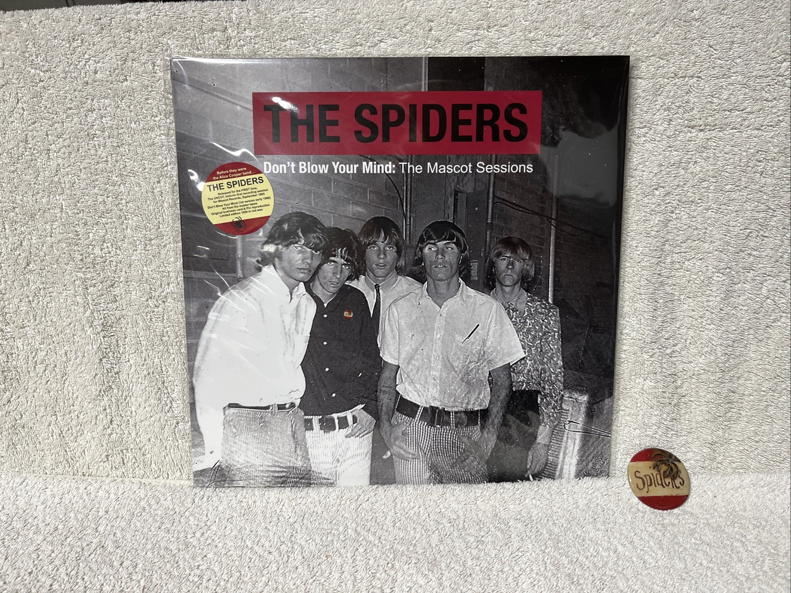 The Spiders Don\'t Blow Your Mind The Mascot Sessions Record Album W/ Pin & Card The Spiders Don\'t Blow Your Mind The Mascot Sessions Record Album W/ Pin & Card