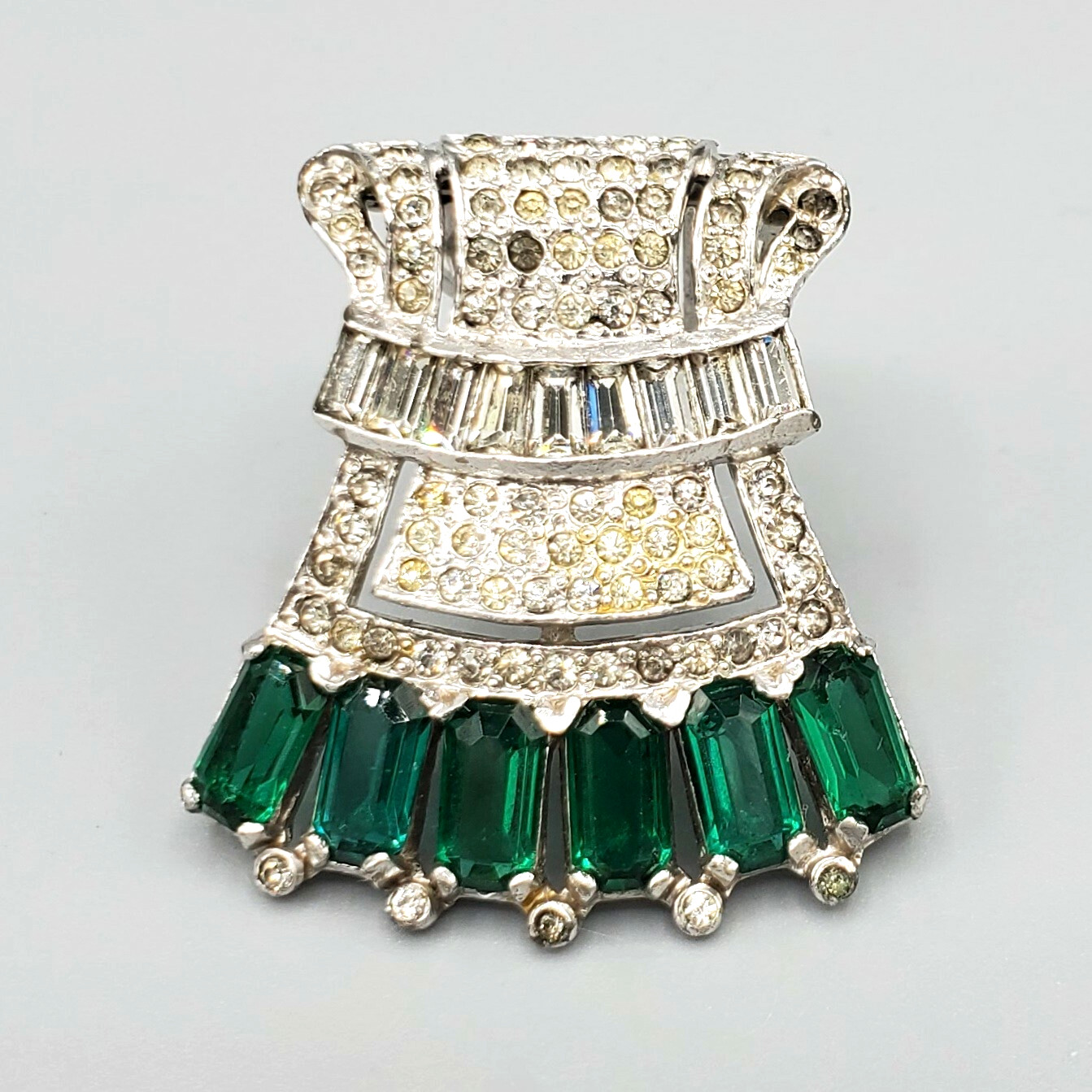 1930s Trifari Krussman Fishel KTF TKF Emerald Glass Crystal Art Deco Clip Mate
