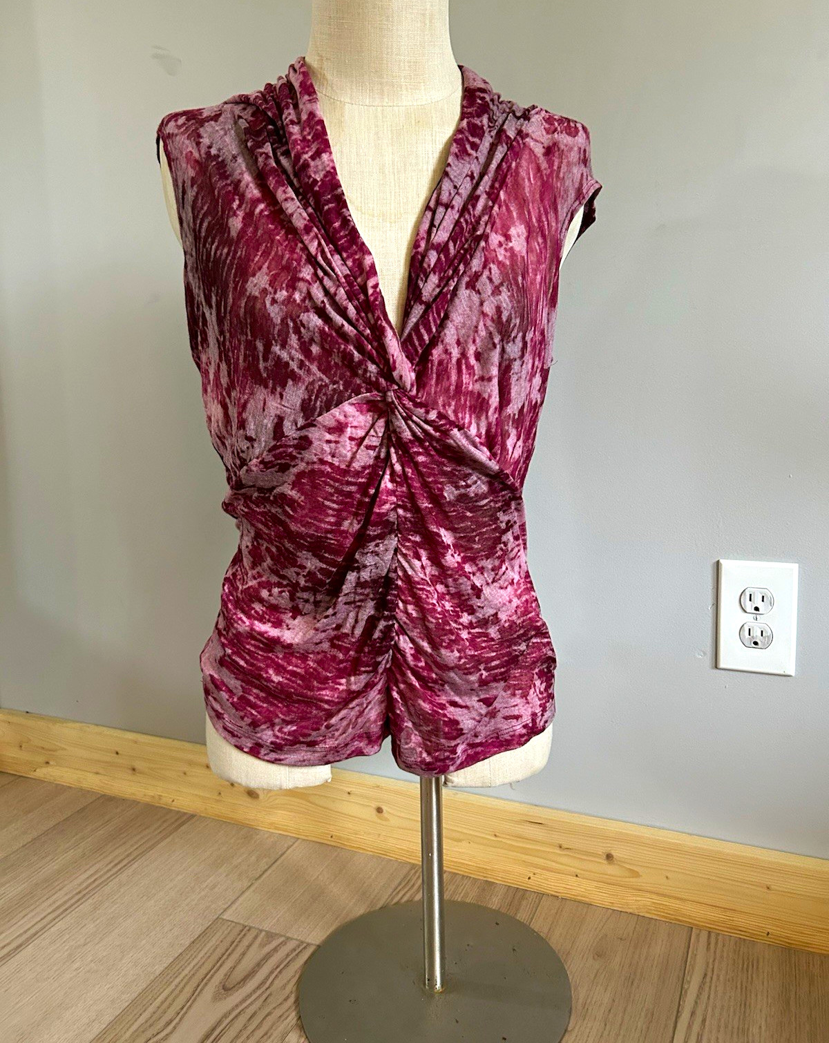Karen Kane Purple Abstract V-Neck Ruched Sleeveless Knit Blouse, Women’s L Karen Kane Purple Abstract V-Neck Ruched Sleeveless Knit Blouse, Women’s L