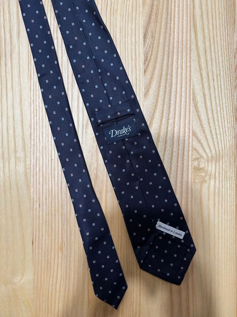 Drake\'s Necktie Small Pattern Navy Made in England Handmade Excellent Drake\'s Necktie Small Pattern Navy Made in England Handmade Excellent