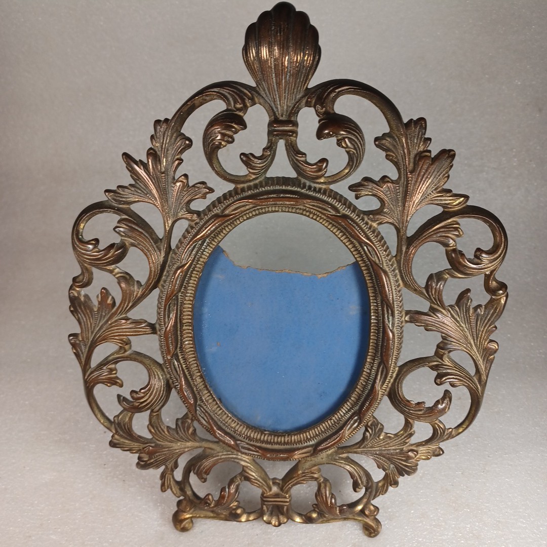 VTG Victorian Brass Ornate Easel Back Frame for 4”x5.5” Oval Photos WARNER 2235