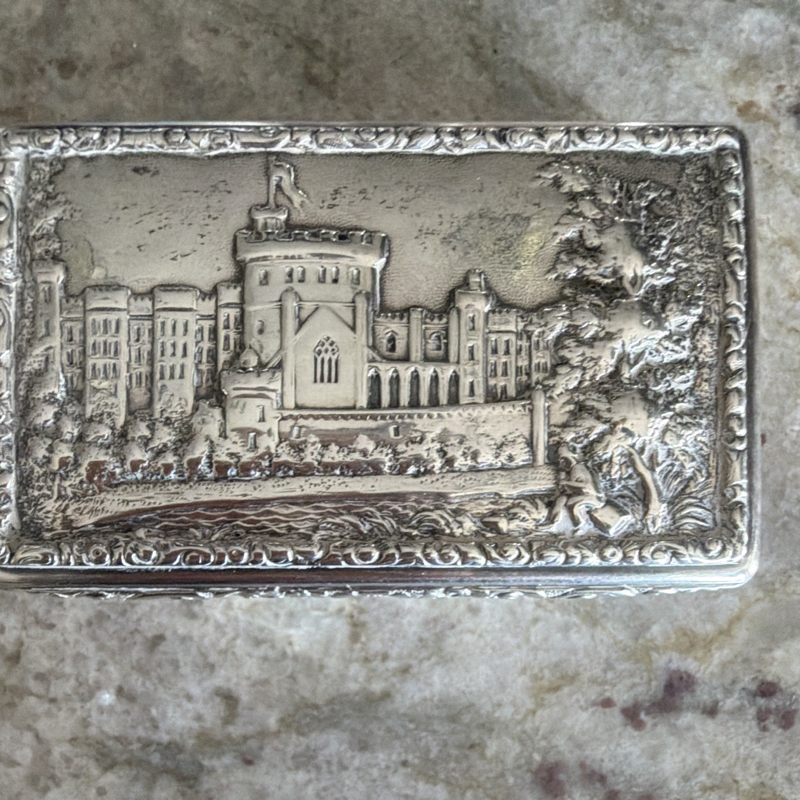 1886 Taylor & Perry Sterling Silver Windsor Castle Top Snuff Box Birmingham