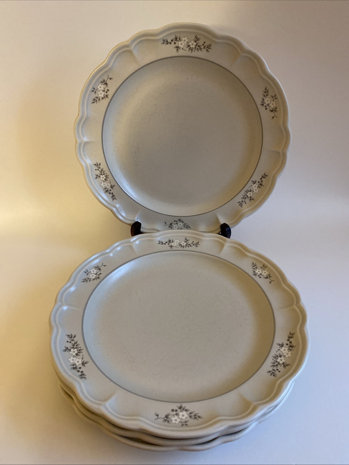 SET OF 4 Pfaltzgraff HEIRLOOM 10-1/2\