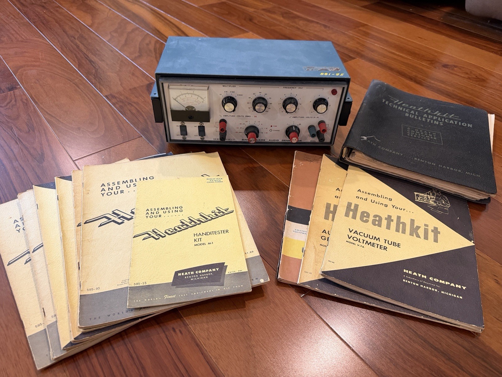 Vintage Heathkit IG-18 Sine Square Audio Generator TESTED + Rare Bulletins Lot