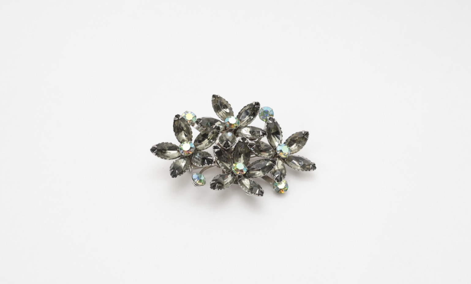 VINTAGE Beau Jewels PLATINUM Flower Borealis  Crystal Rhinestones Brooch Pin