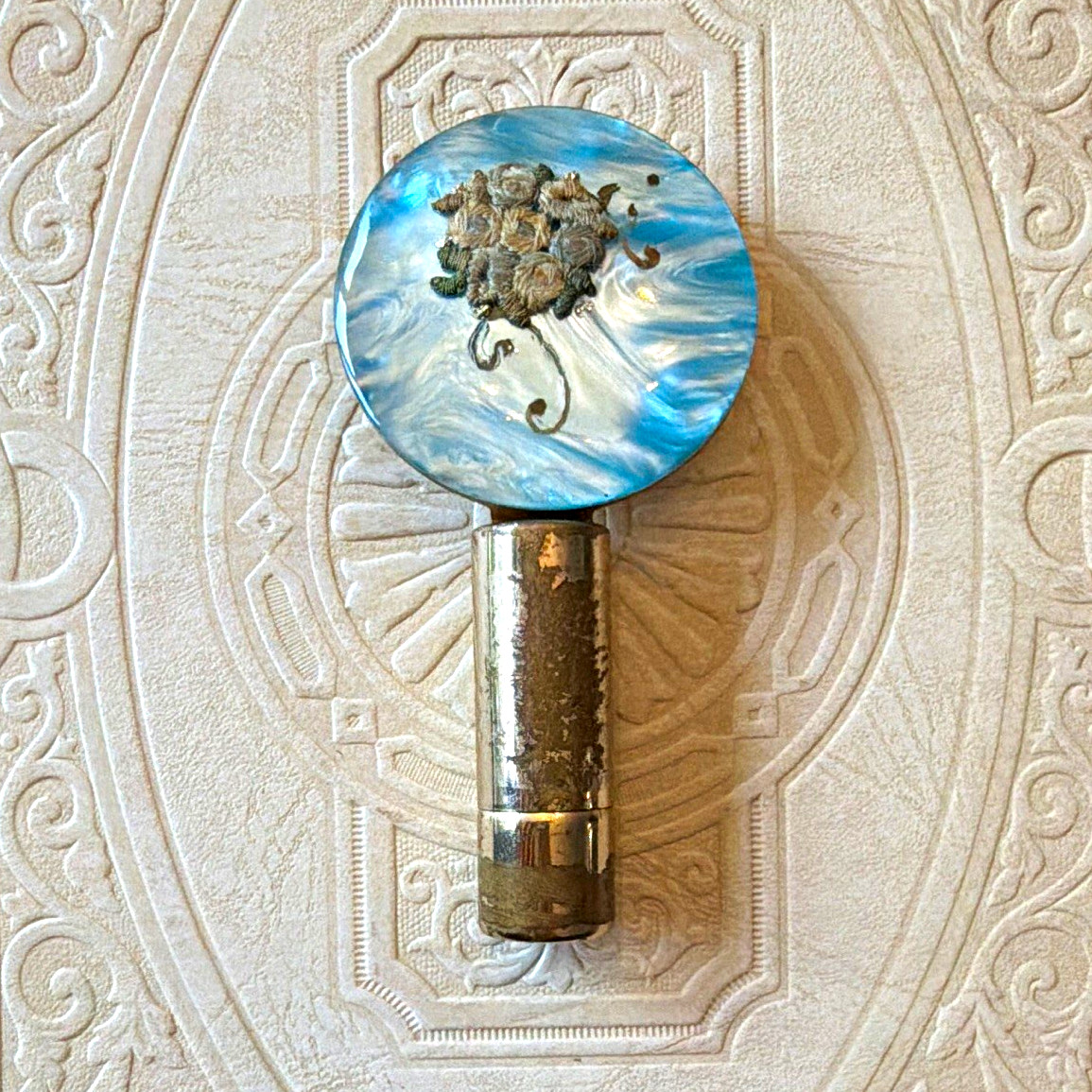 Vintage Blue Mother-Of-Pearl Floral Embroidery Compact w/ Lipstick Tube Vintage Blue Mother-Of-Pearl Floral Embroidery Compact w/ Lipstick Tube