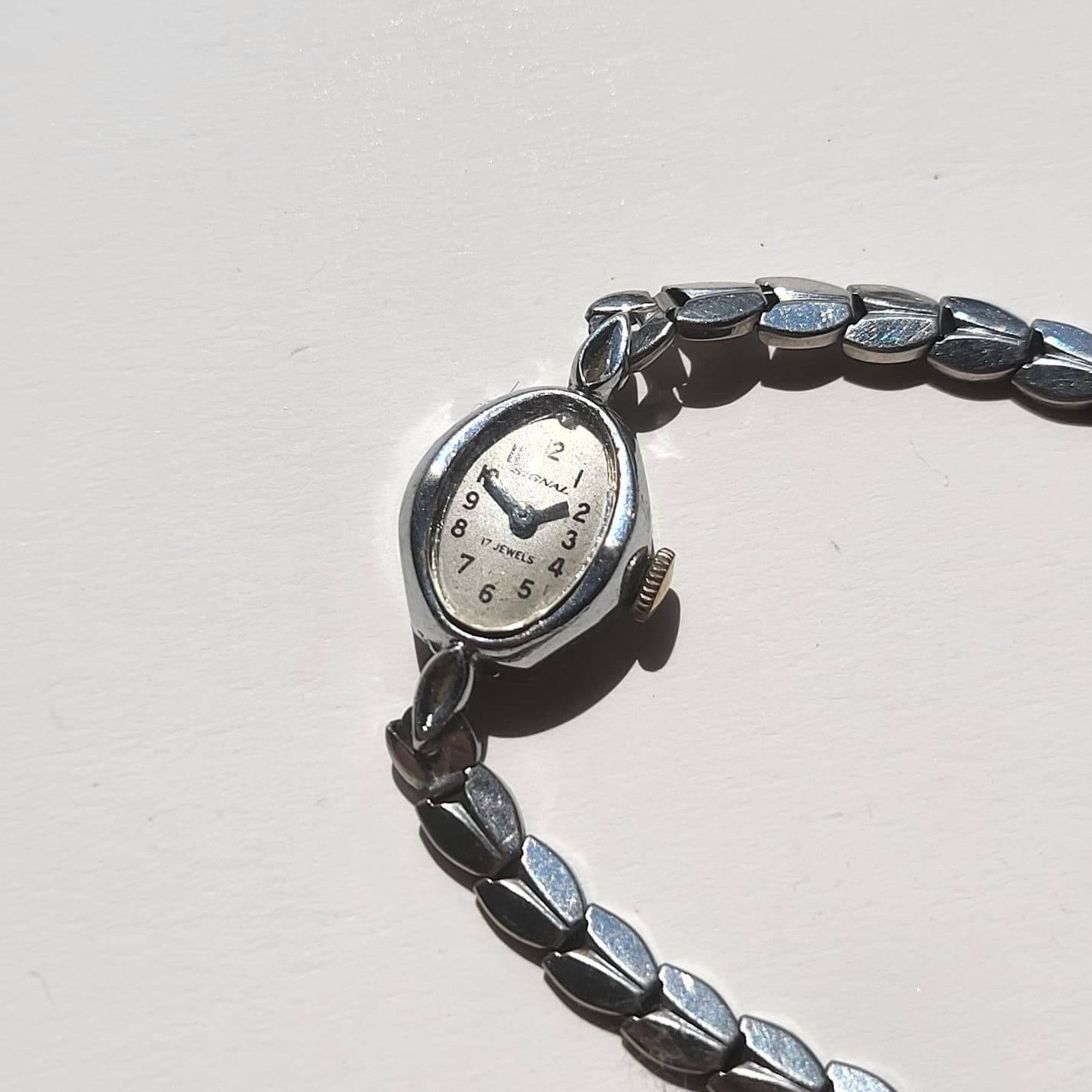 Vintage Signal Stainless Steel Manual Wind Watch Silver 17 Jewels Oval Face