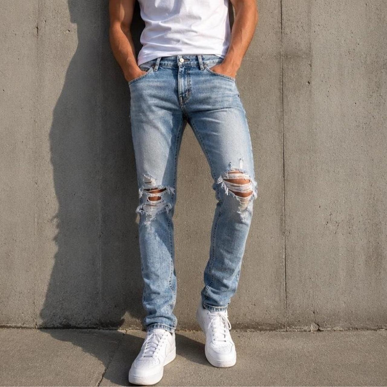 ASOS light wash distressed skinny jeans with heavy ripped knee detailing ASOS light wash distressed skinny jeans with heavy ripped knee detailing