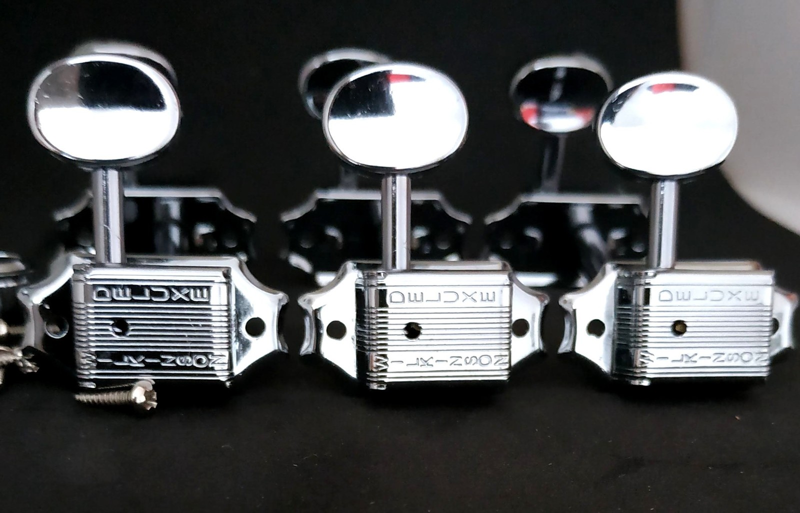 6 Chrome Wilkinson, kluson style 3+3 Machine heads,rond metal button