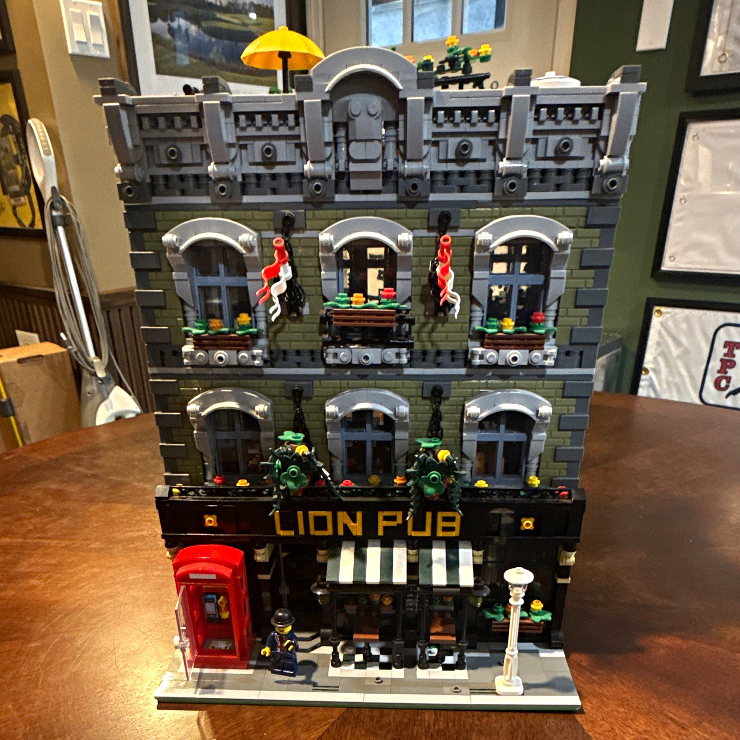 LEGO Modular City Pub custom Build LEGO Modular City Pub custom Build