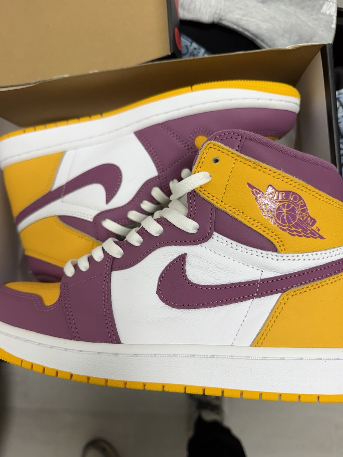 Nike Air Jordan 1 Men’s High Top Lace-Up Sneakers Purple/White/Yellow US 9.5