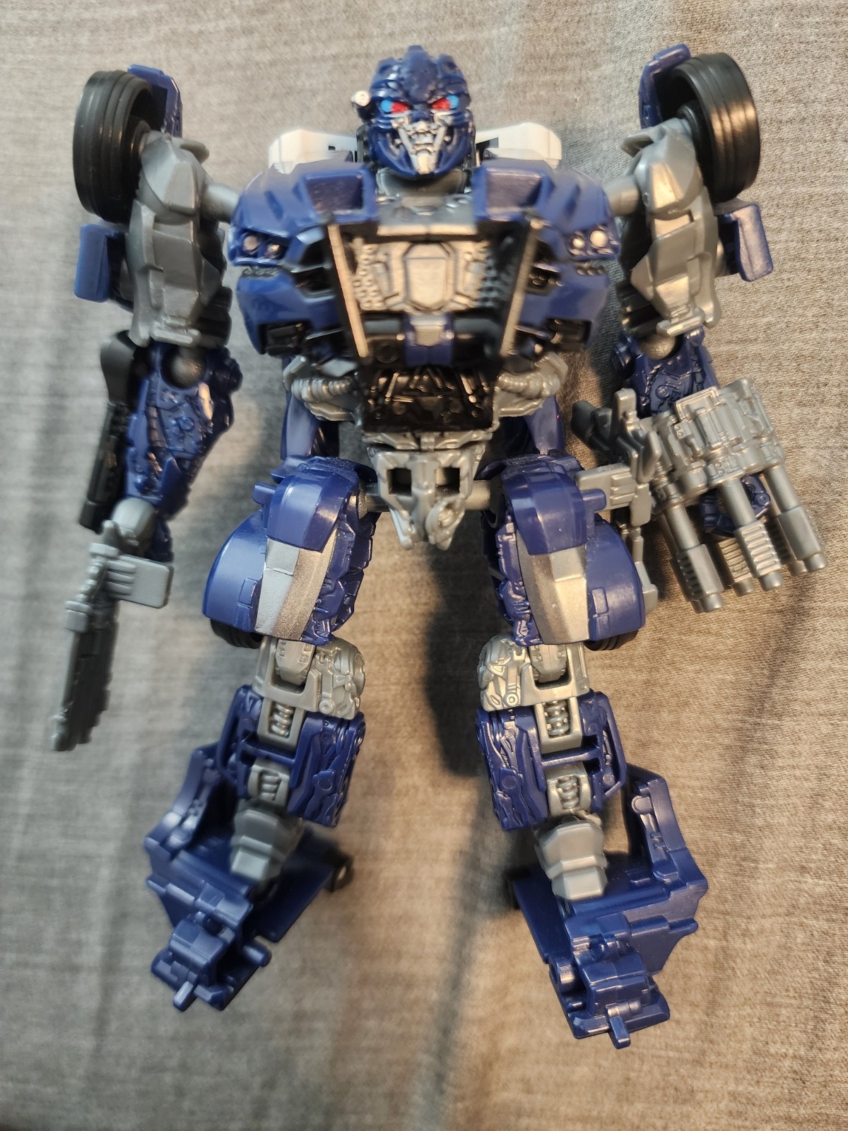 TRANSFORMERS STUDIO SERIES TLK BARRICADE (COMPLETE) TRANSFORMERS STUDIO SERIES TLK BARRICADE (COMPLETE)