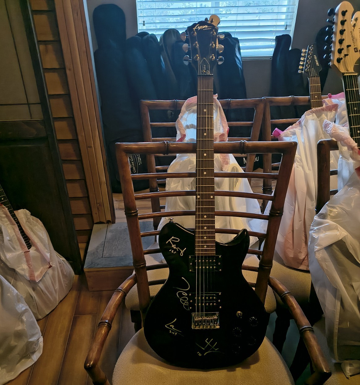 Metallica Signed Guitar By Original Band Metallica Signed Guitar By Original Band