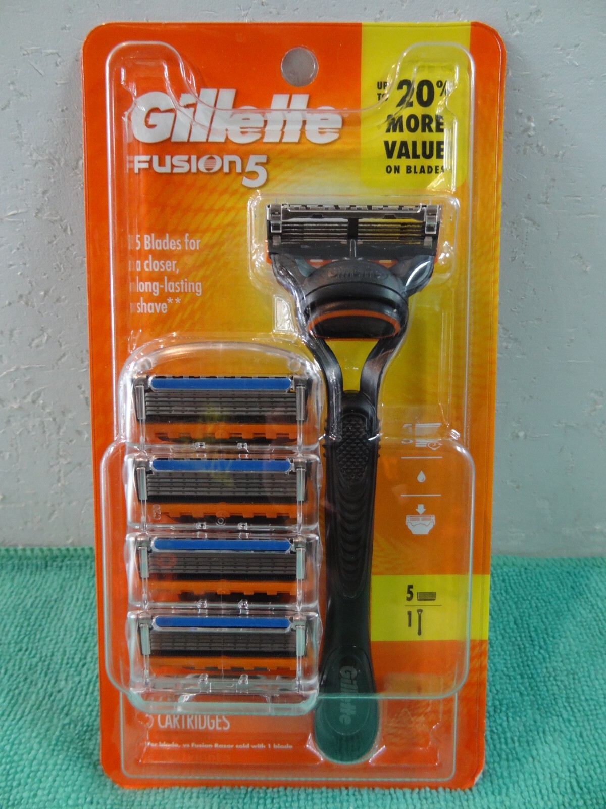 NEW Gillette Fusion 5 Shaving Bundle 1 Razor Handle 5 Cartridges - BLACK NEW Gillette Fusion 5 Shaving Bundle 1 Razor Handle 5 Cartridges - BLACK