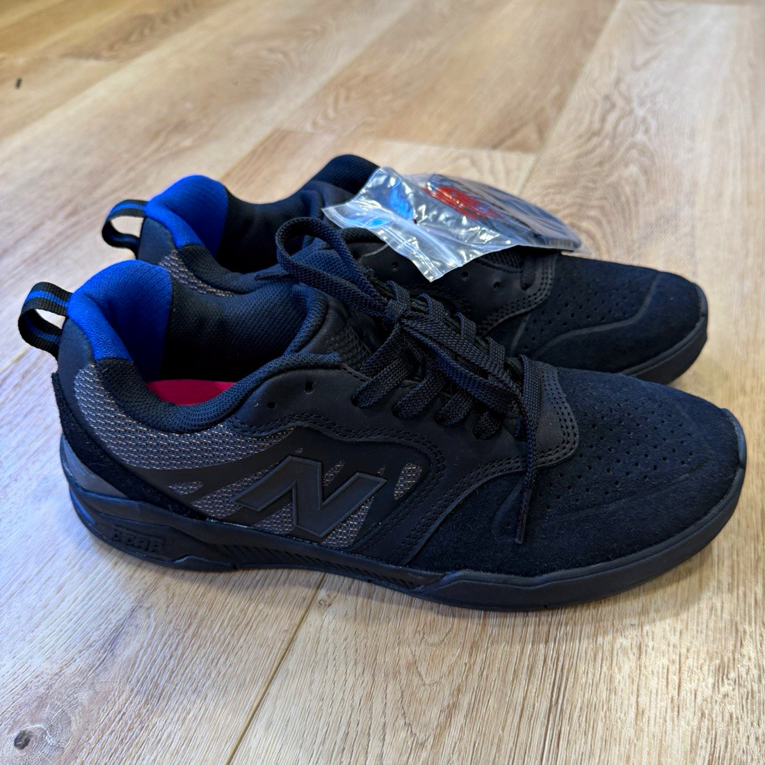 New Balance 868 x Bronze 56 Men’s Low Top Lace-Up Sneakers Black/Blue NM868BFK