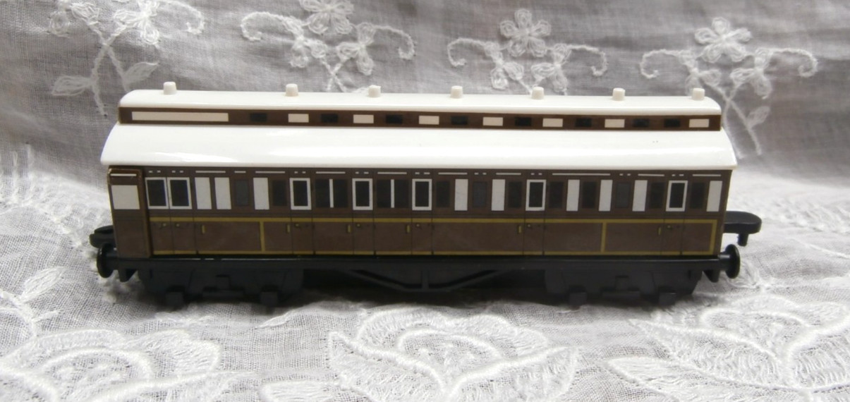 Thomas the Tank Engine & Friends OLD SLOW COACH Car ERTL 2001