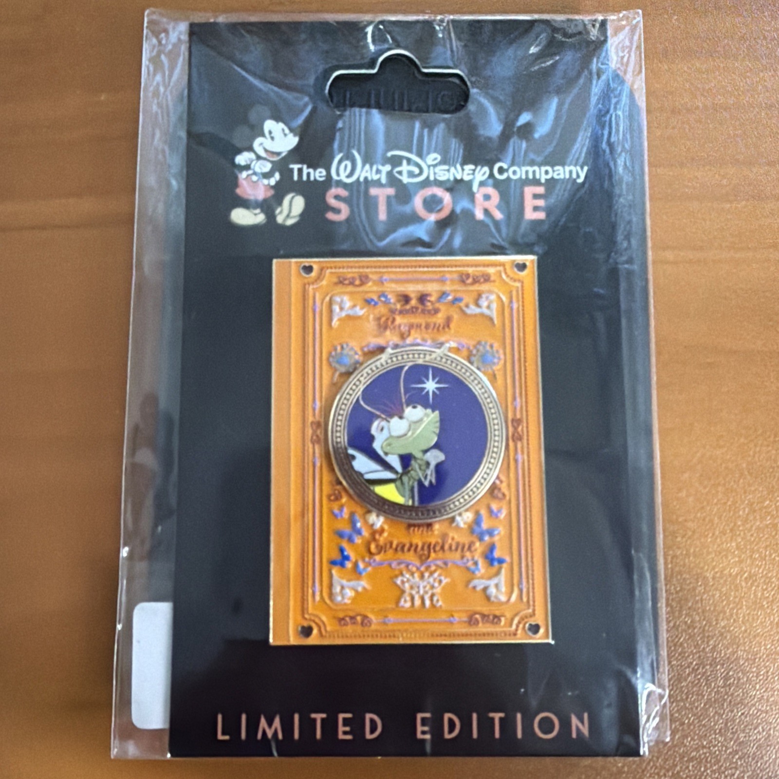 Disney TWDC Store Pin - Romantic Novel Series - Raymond & Evangeline LE 300 Disney TWDC Store Pin - Romantic Novel Series - Raymond & Evangeline LE 300