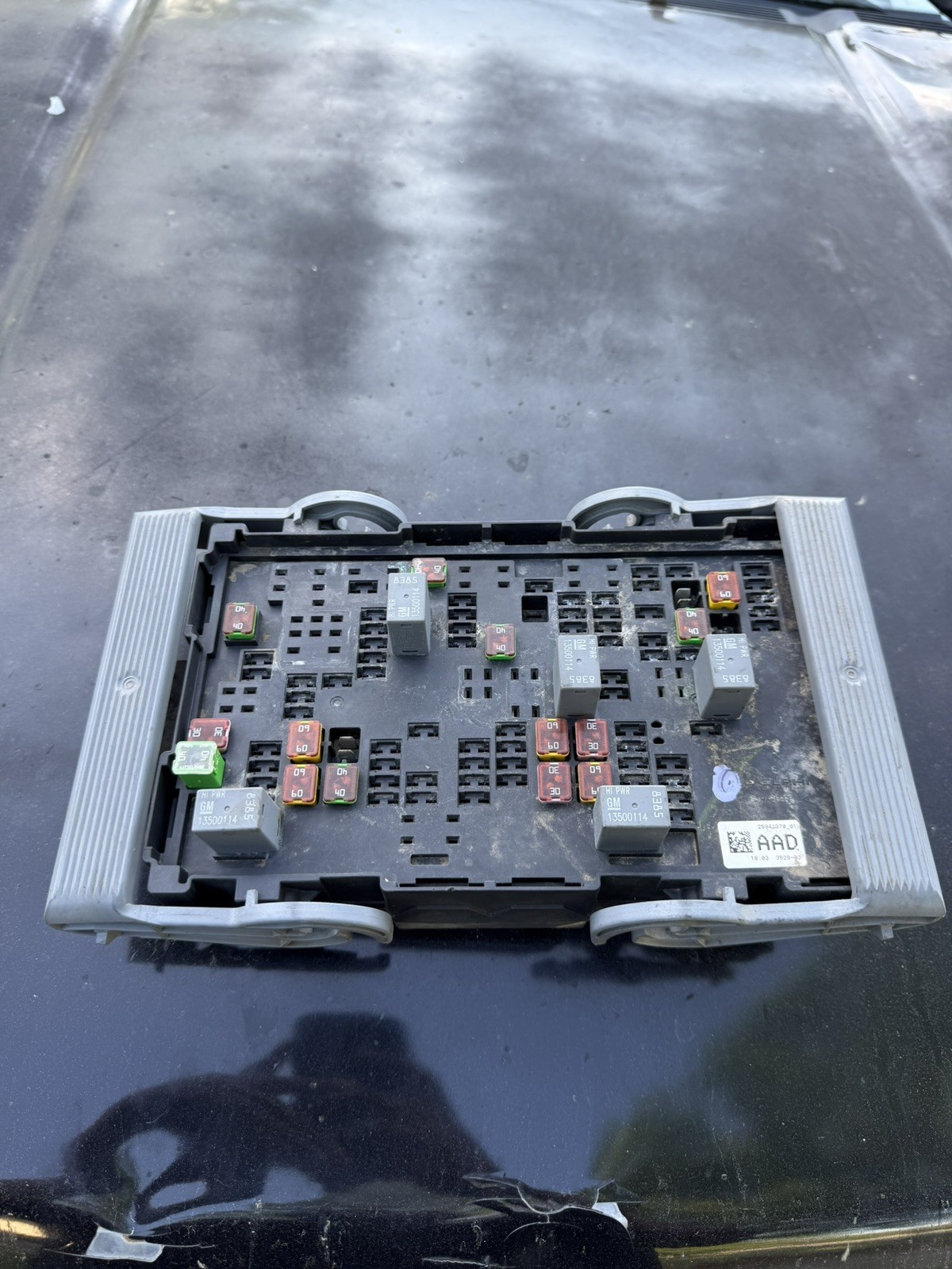 07-13 Silverado Tahoe Yukon Sierra Delphi OEM Fusebox 15925042 07-13 Silverado Tahoe Yukon Sierra Delphi OEM Fusebox 15925042