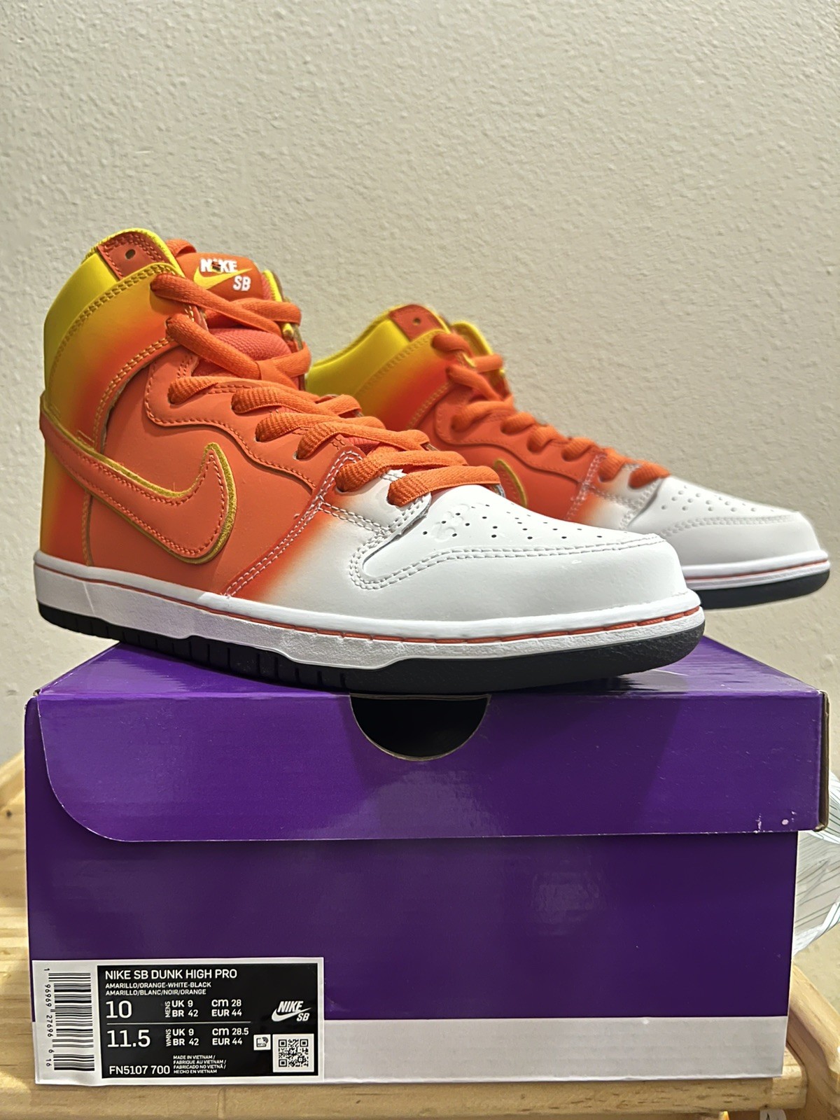 Nike Dunk SB High Size 10 New Candy Corn with Original Box