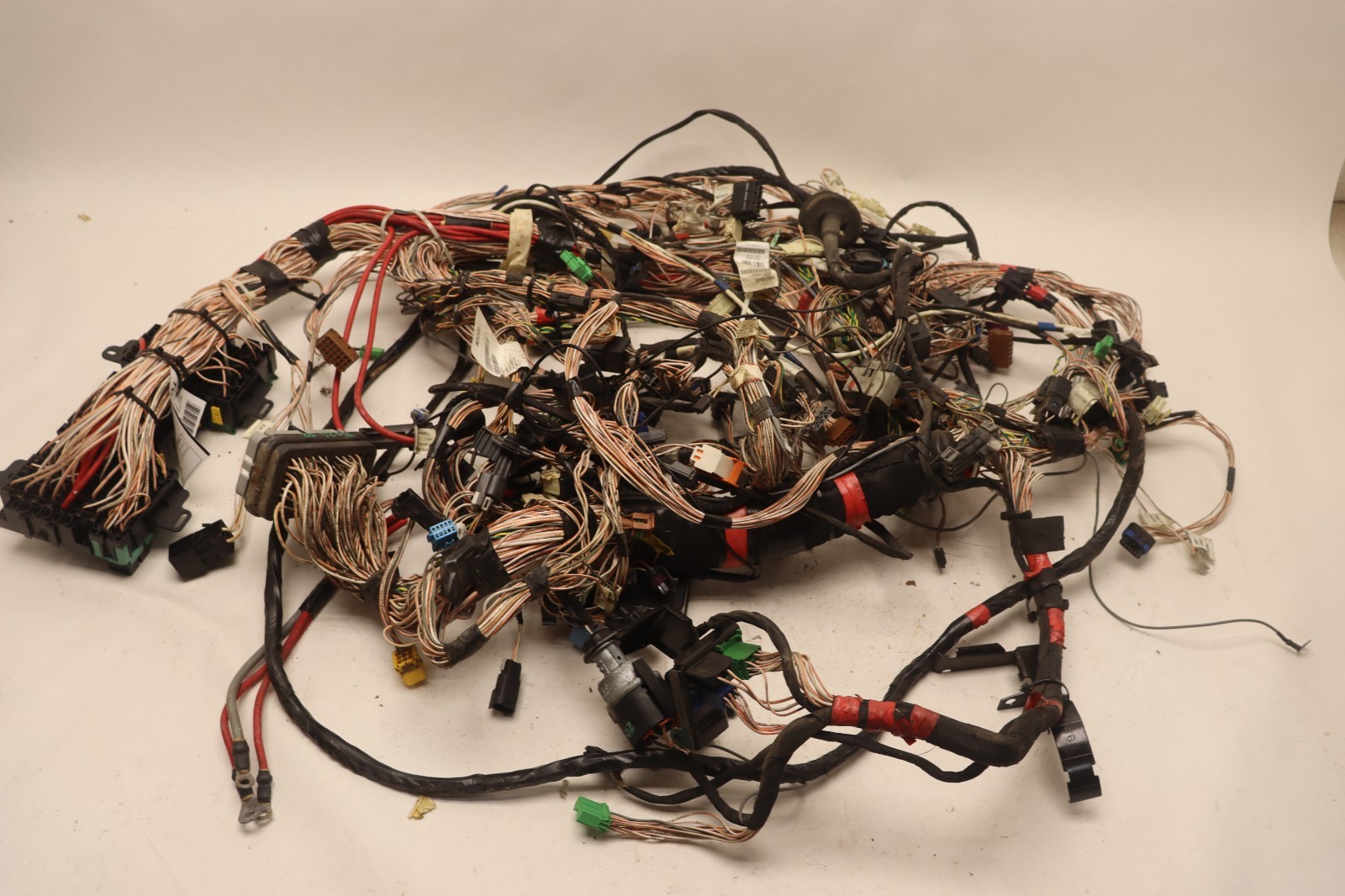 2014-2016 VOLVO VNL 780 DASH DASHBOARD INSTRUMENT PANEL WIRE WIRING HARNESS OEM 2014-2016 VOLVO VNL 780 DASH DASHBOARD INSTRUMENT PANEL WIRE WIRING HARNESS OEM