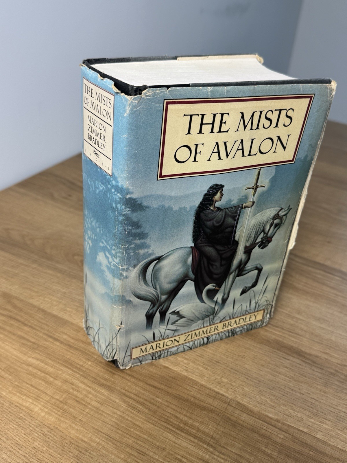 Mists of Avalon by Marion Zimmer Bradley (1982, Hardcover) Mists of Avalon by Marion Zimmer Bradley (1982, Hardcover)