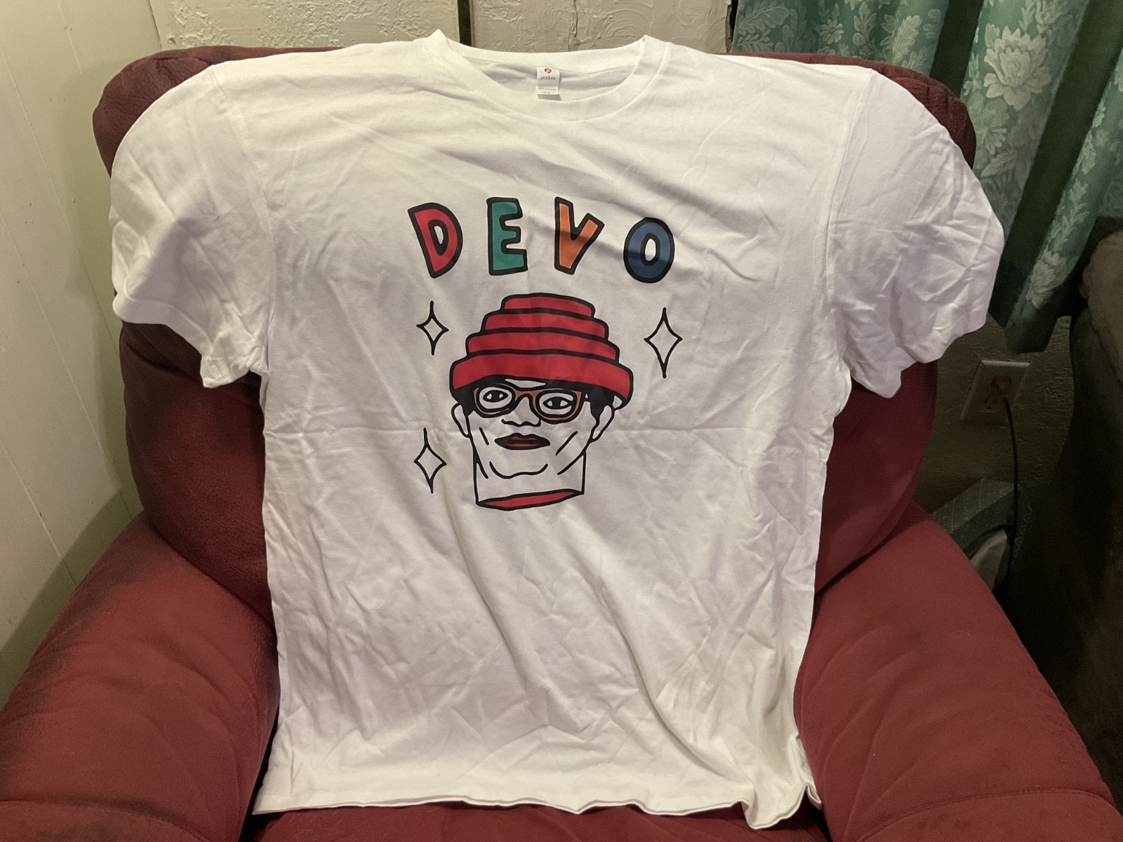 Devo - Classic Red Dome Hat/Big Glasses White T-Shirt Size XL Devo - Classic Red Dome Hat/Big Glasses White T-Shirt Size XL