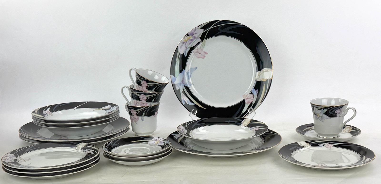 MIKASA Fine China Charisma Black L9050 20 Pc Set For 4