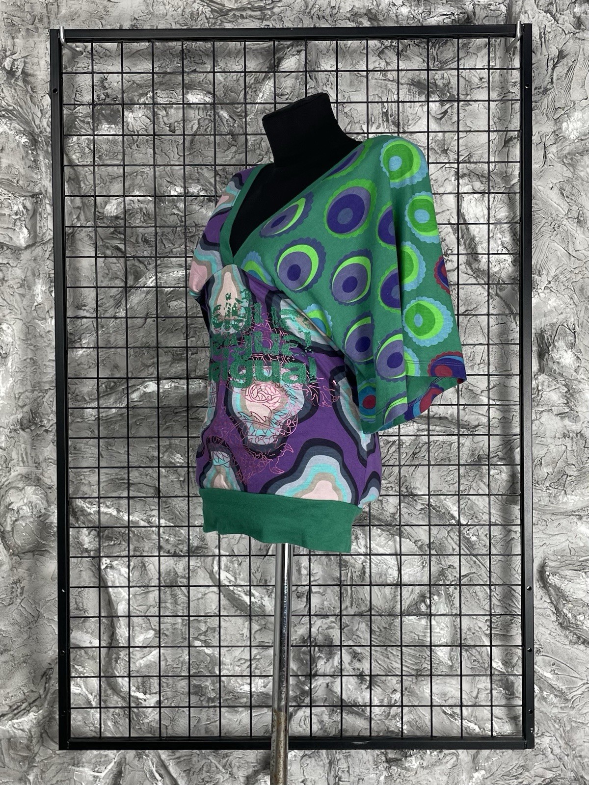 Desigual Vintage Graphic V-Neck Short Sleeve Top Shirt S-M Y2K Psychedelic Boho