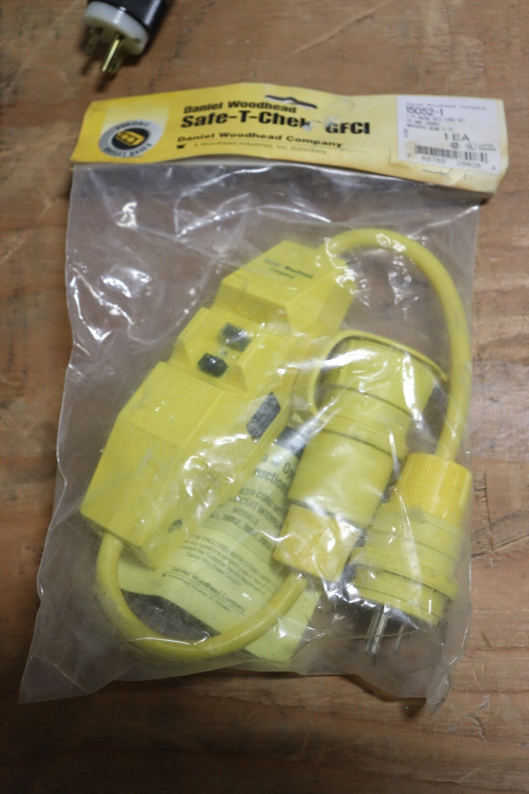 NEW Daniel Woodhead Safe-T-Check GFCI 15052-1